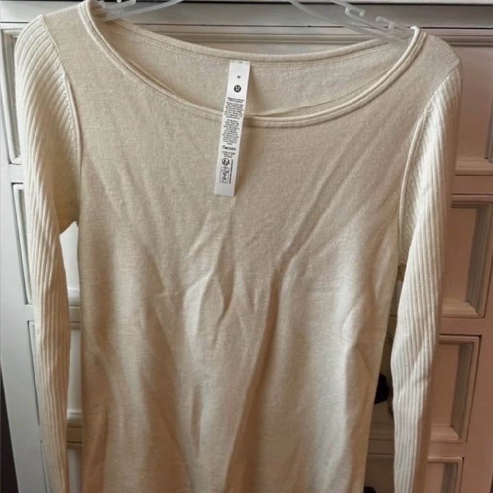 Lululemon Women's Cream Sweater scallop cuffed crew neck sweater